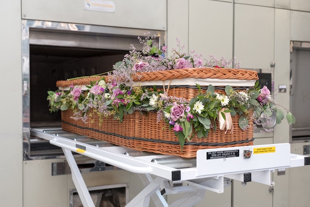 A Comparison Between Cremation and Traditional Burial